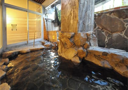 An Open-Air Bath Under the Sky