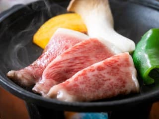 刚从海中捞起的活鱼料理