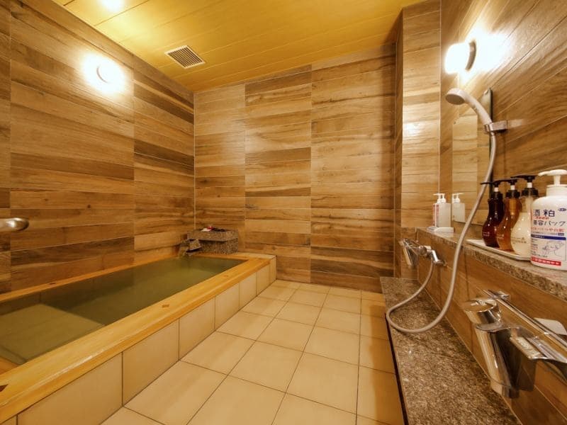 Grand Bath and Family Bath