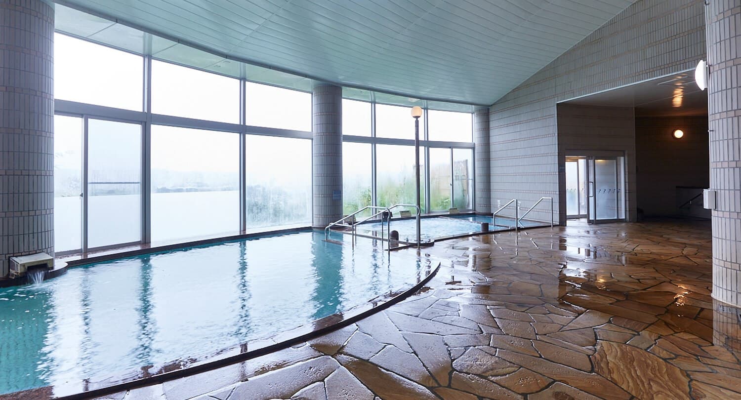 A Spacious Communal Bath