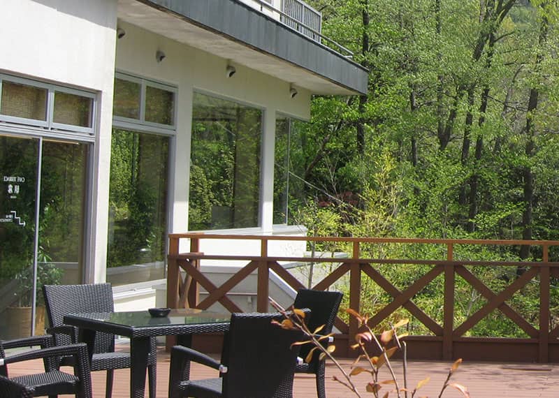 River-View Lounge & Facilities