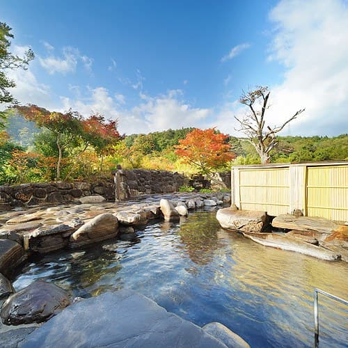An Open-Air Bath for Every Season