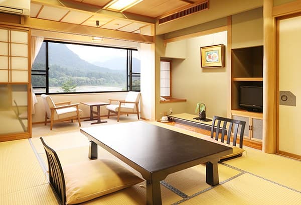 Rooms overlooking the Agano River