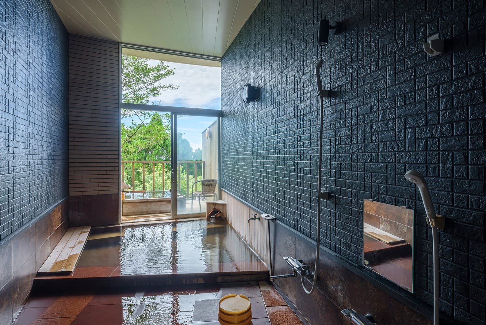 Eight private (kashikiri) open-air baths