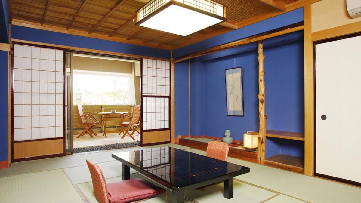 Rooms Colored by Kaga Yuzen