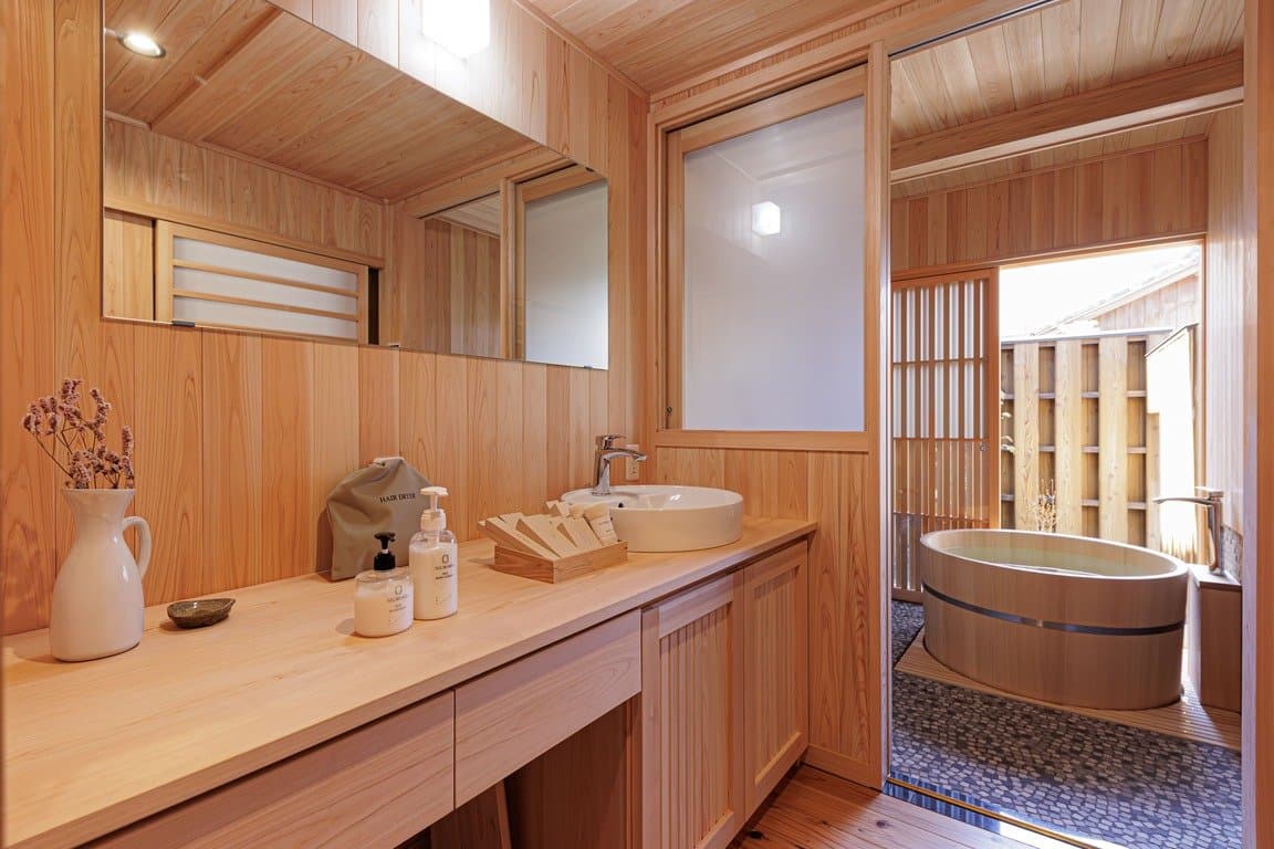 Private Hinoki Cypress Tubs