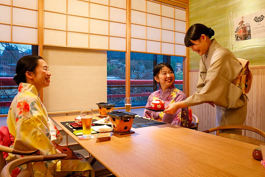 飞驒牛寿司与祭典用餐