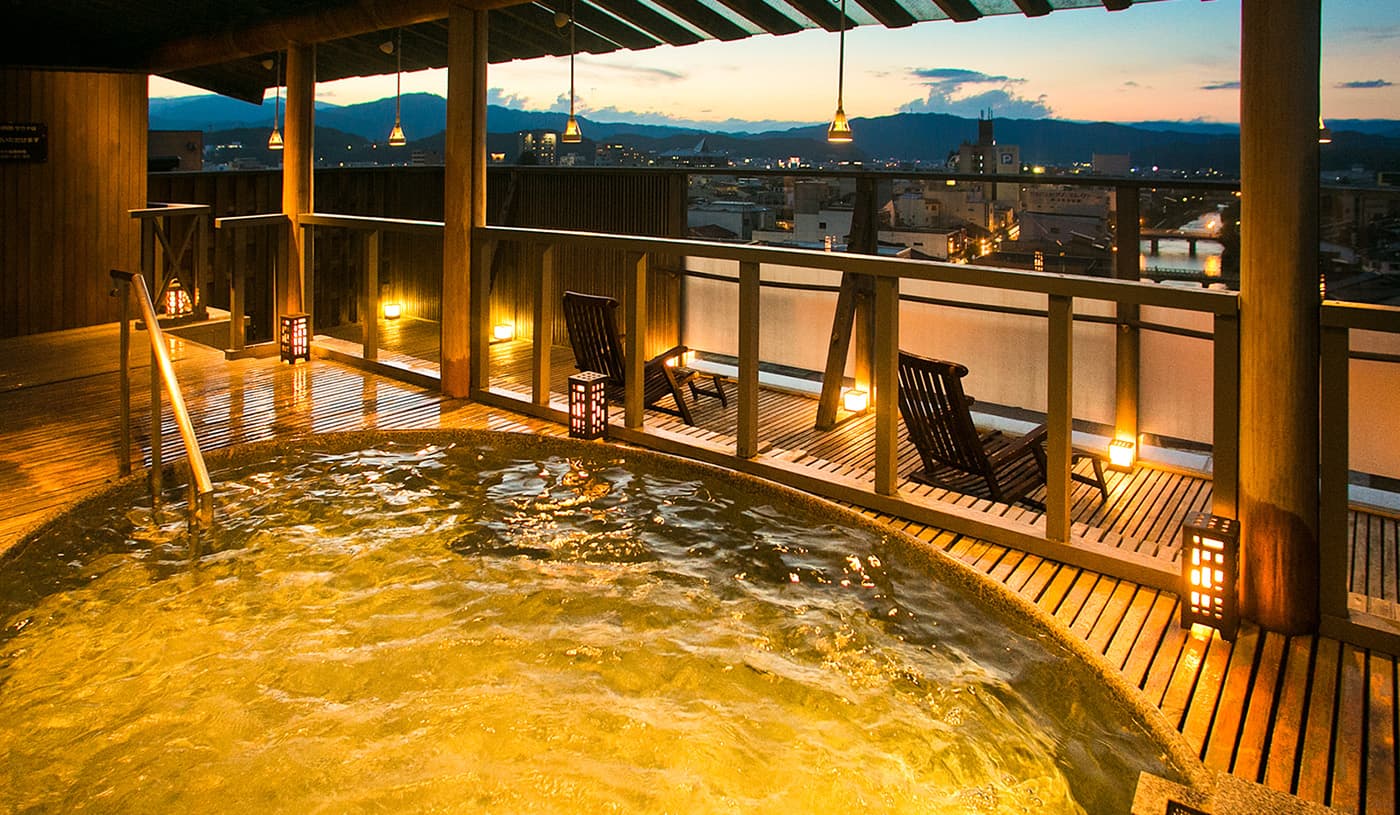 Rooftop Hot Spring 'Manten' on the 7th Floor