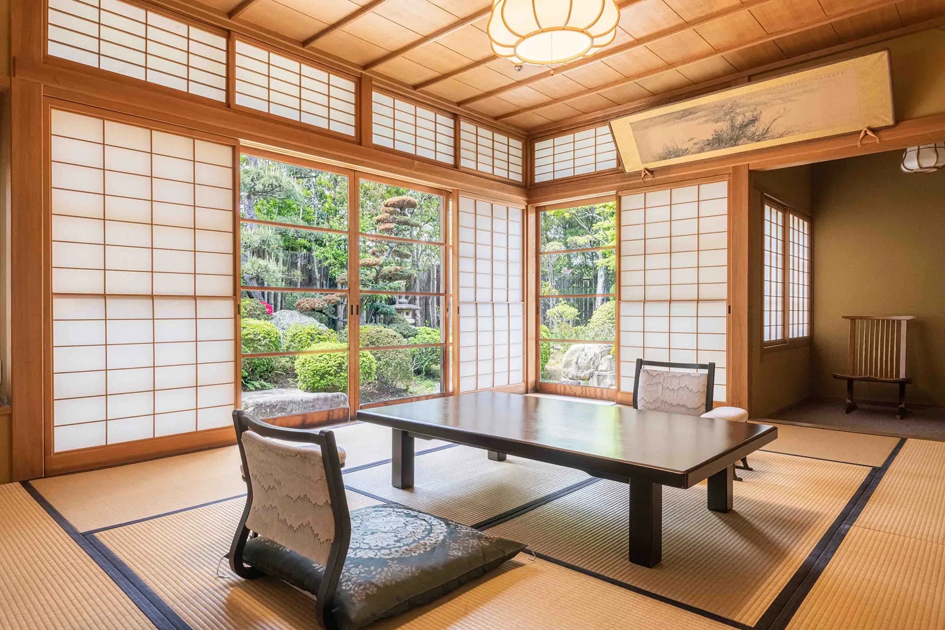 Rooms Embraced by a Garden Through All Four Seasons