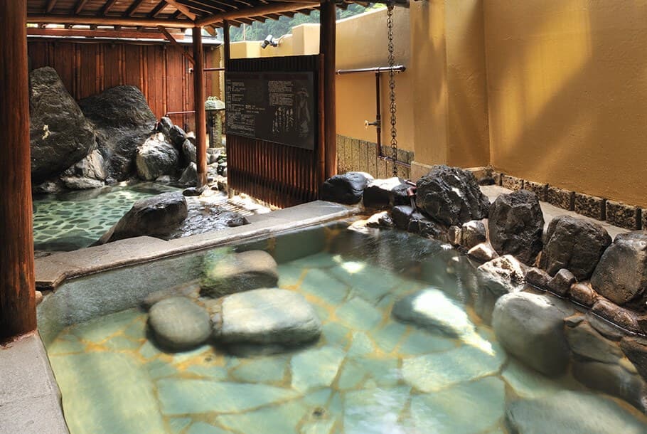 Higo-no-yu and the Riverside Atmosphere