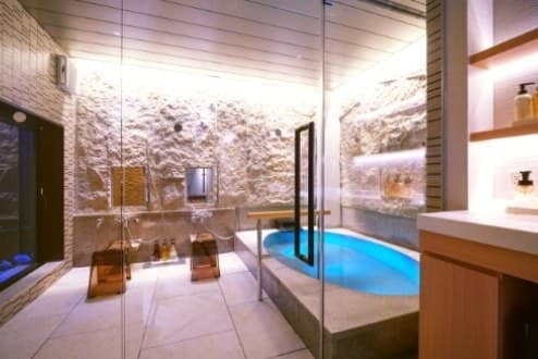 Reservation-Only Private Family Bath