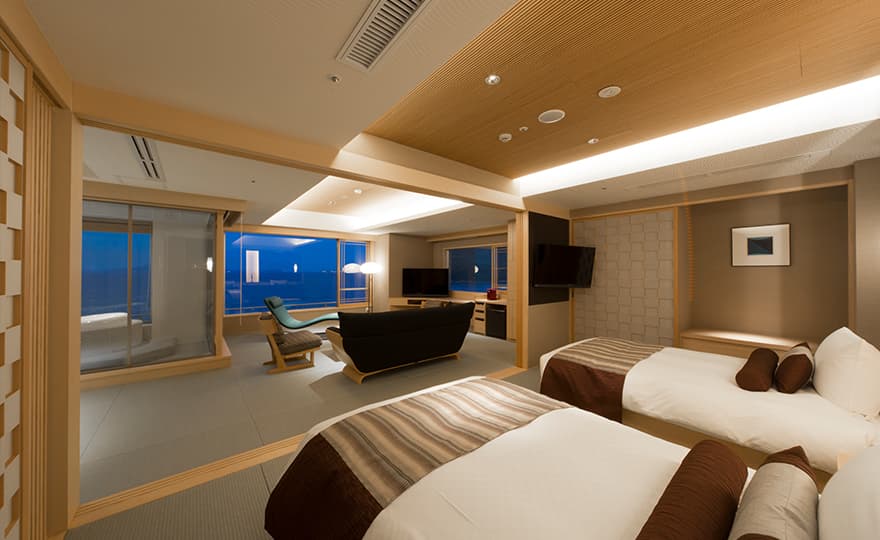 Rooms Embracing the Sea