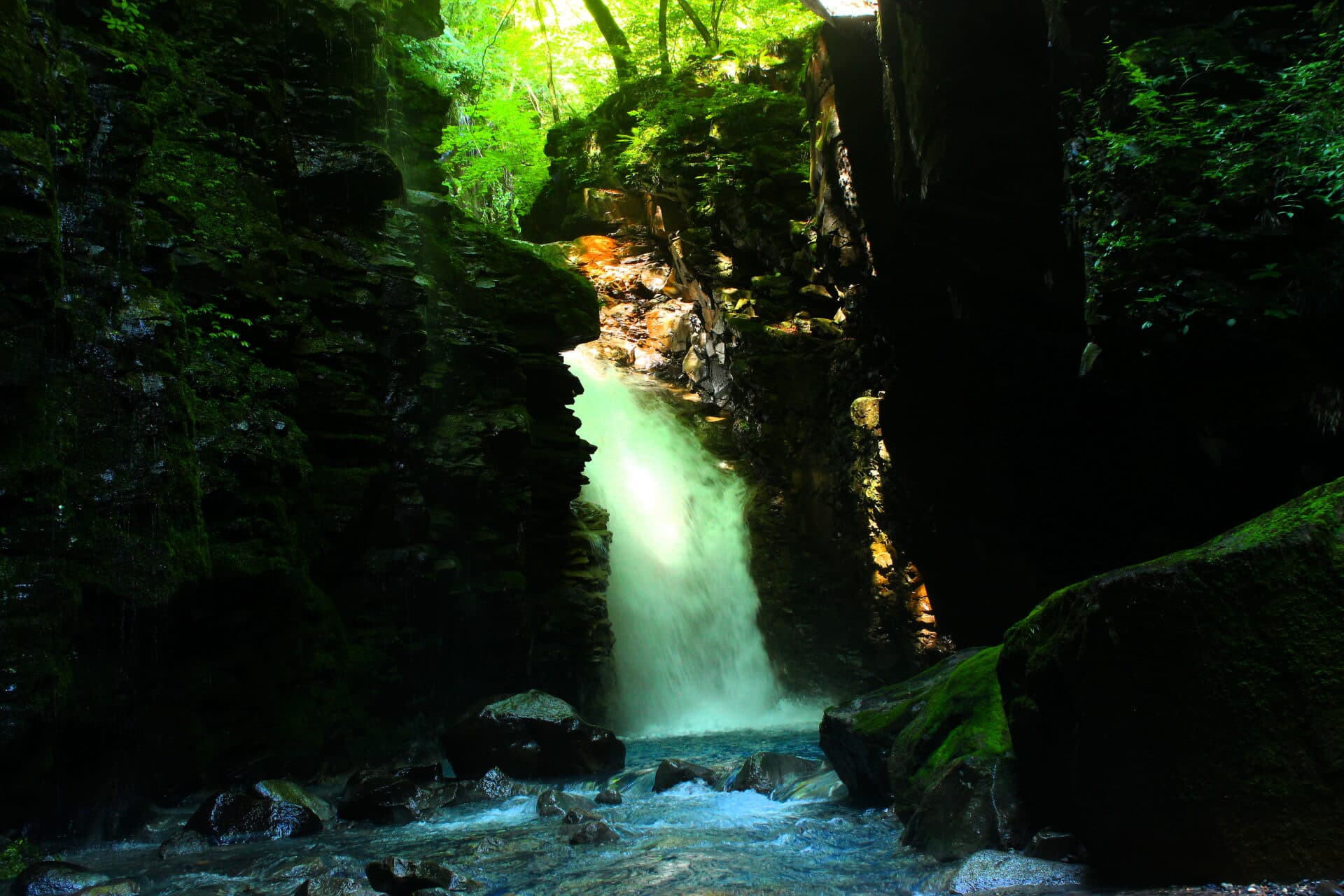 Waterfalls, autumn leaves, Shiobara nature