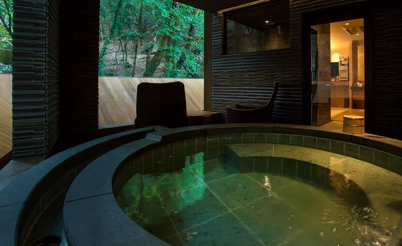 Private Open-Air Baths in the Trees