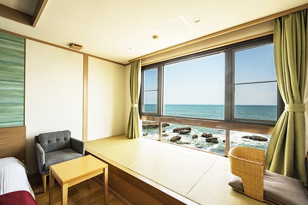 Superior Twin, with a Tatami Nook