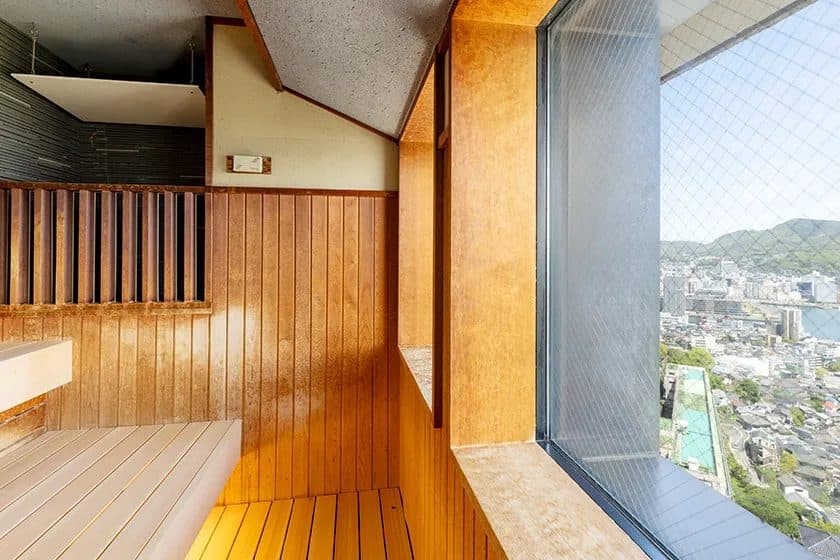 玻璃幕墙室内浴池与展望桑拿