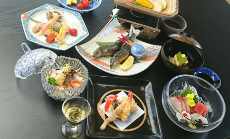 Four seasons of Lake Biwa on the table