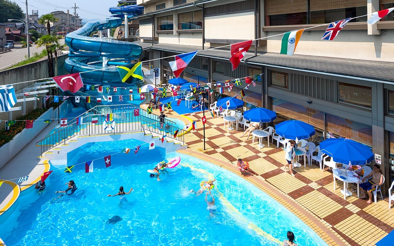 An onsen town under one roof