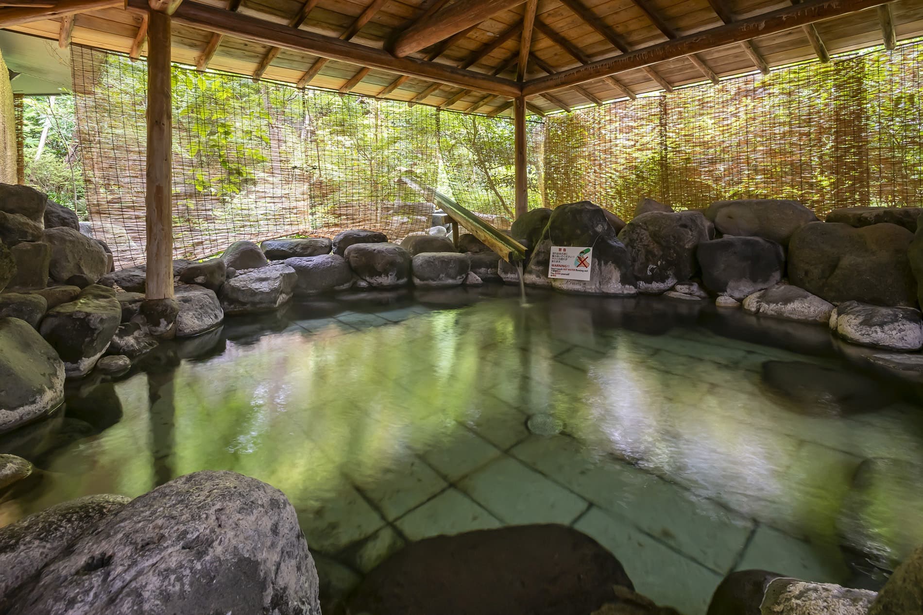 Open-air baths and the seasons