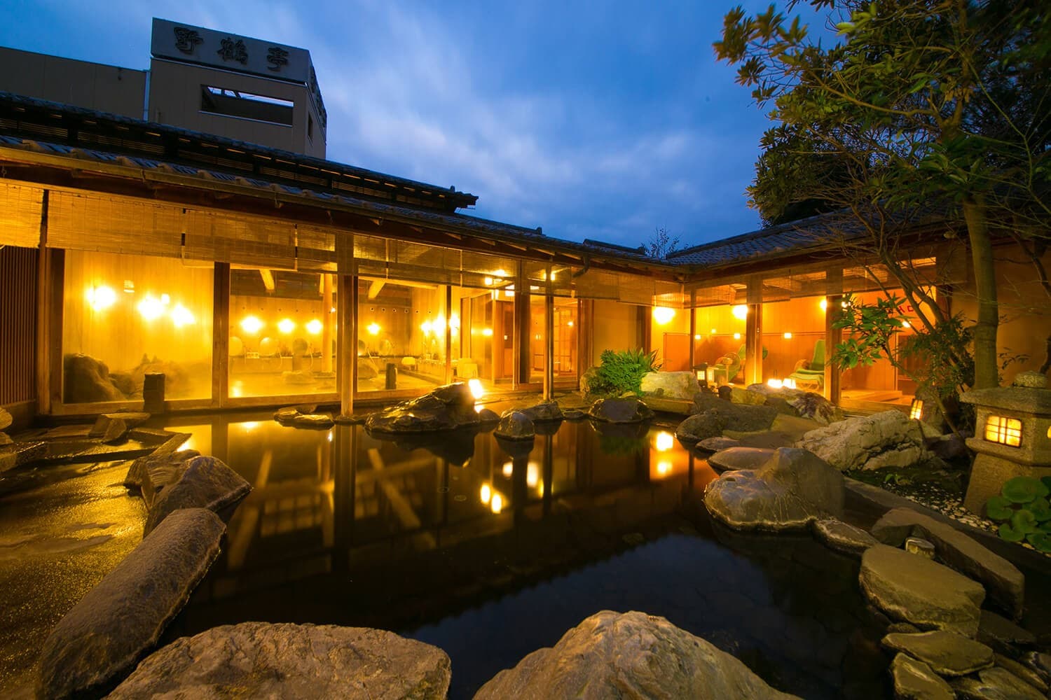 Open-Air Baths Under Garden and Sky
