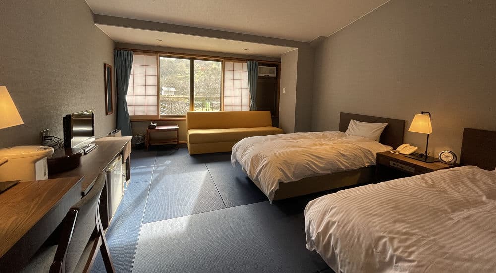 Wa-Modern Rooms Above the River