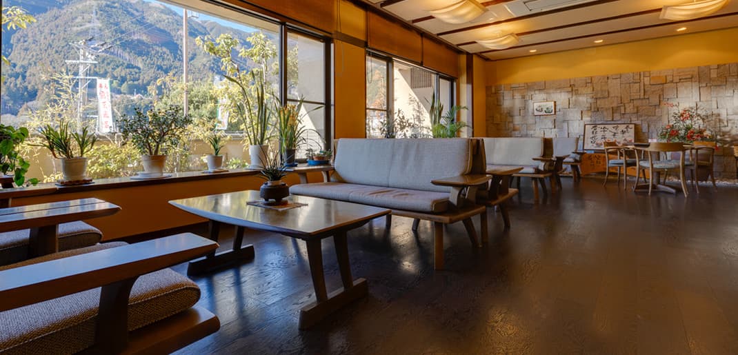 The Sister Inn and Amenities