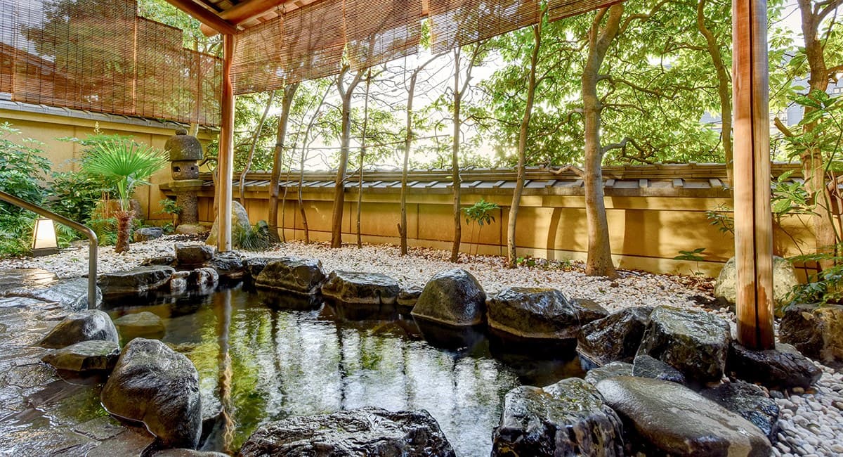 An Open-Air Bath Steeped in the Seasons