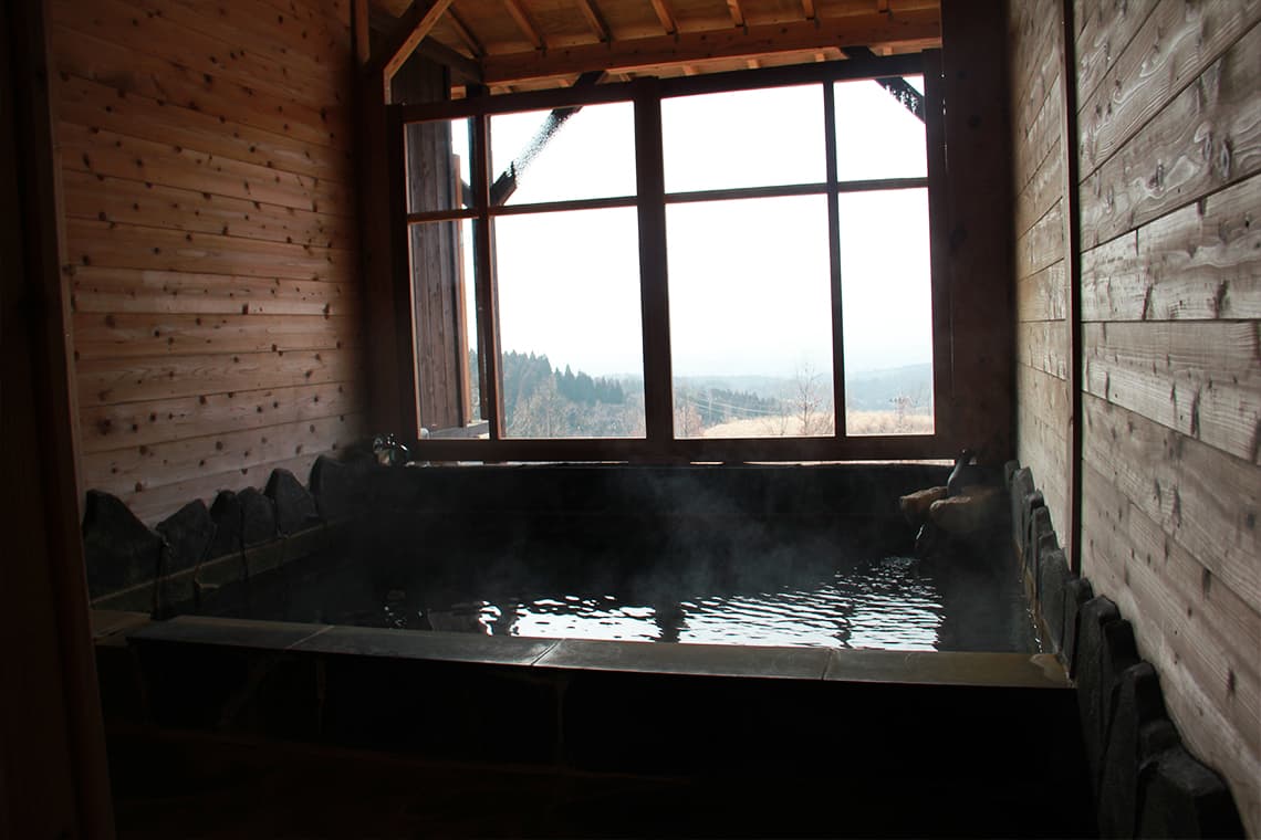 A Panoramic Private Bath and Cable Car
