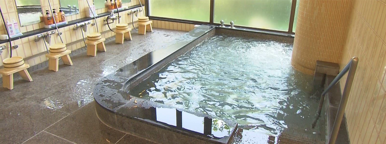 Two Baths That Swap Morning and Night