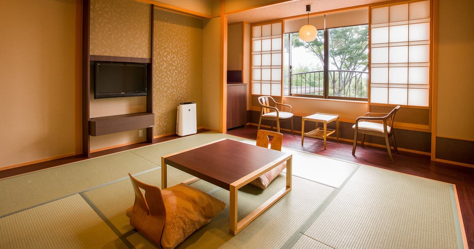 A Comfortable Spot on the Shore of Lake Biwa