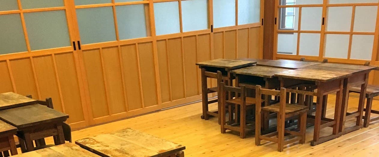 Three Generations of School Buildings, a View Found Nowhere Else in Japan