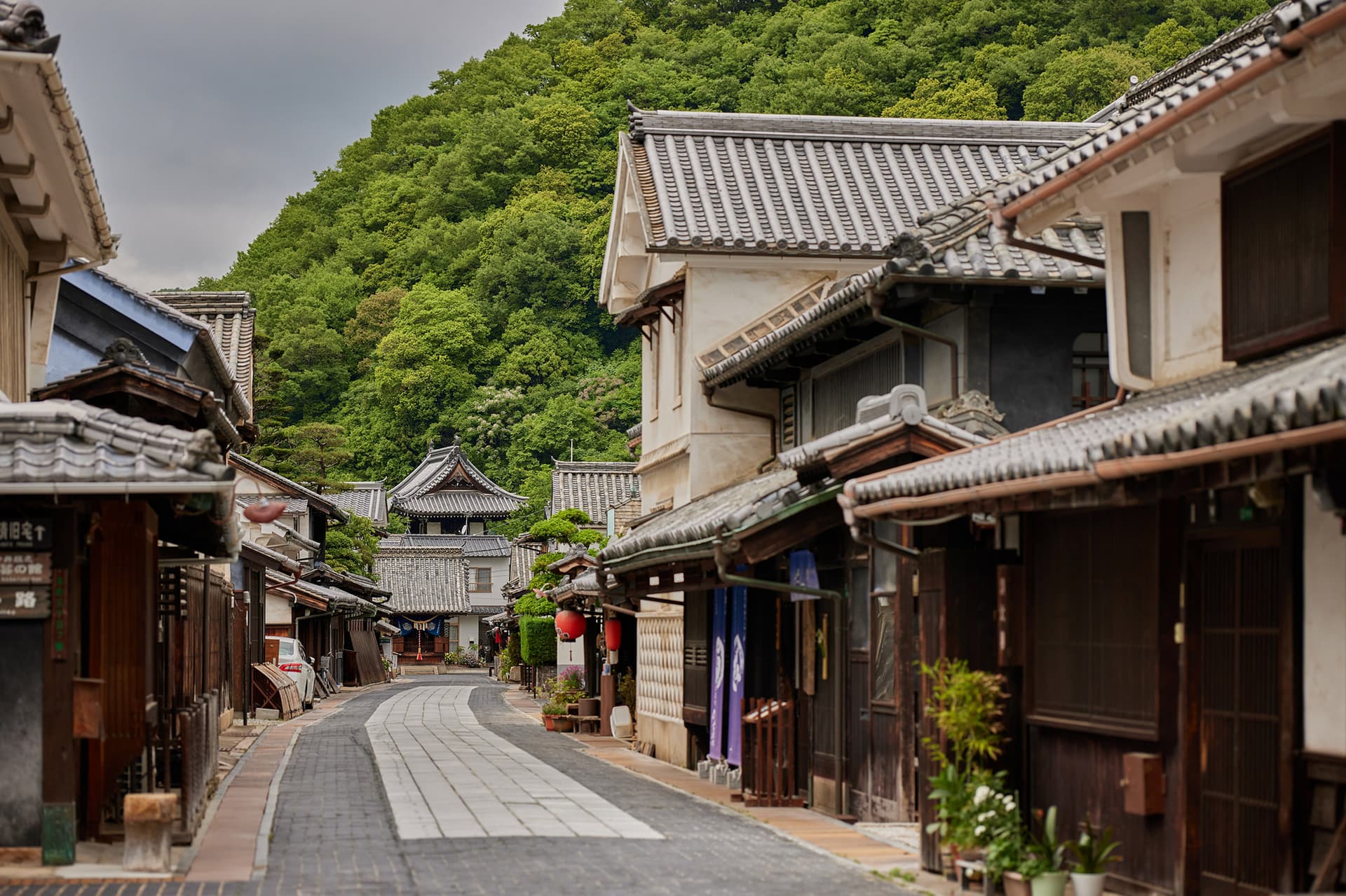 In the Heart of Takehara's Old Town, Easy Access