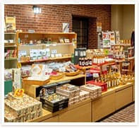 Lounge & Local Specialty Shop