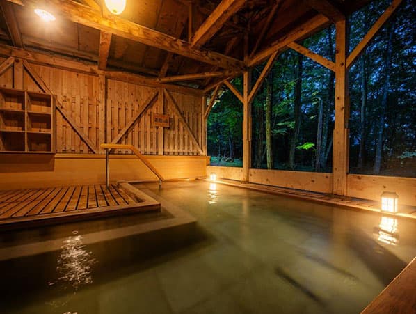 'Morinoyu', an Open-Air Bath Fragrant with Cypress