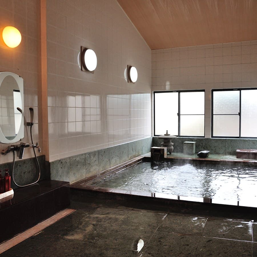 A Time-Honored Inn Cradled in the Mountains