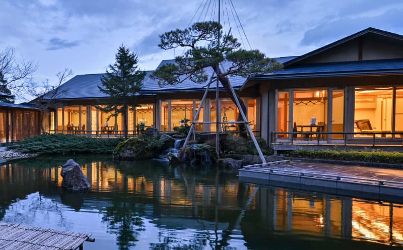 In-House Facilities and Dining Spaces