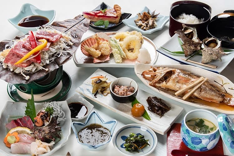Kaiseki from the Waters off Oki