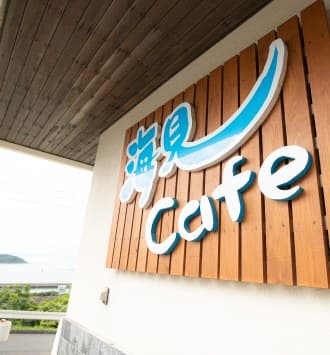 A Sea-View Cafe and Other Facilities