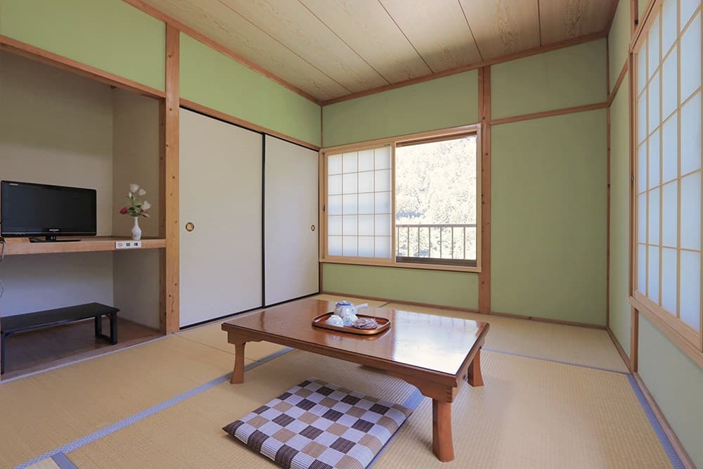 面朝祖谷峡谷的客房