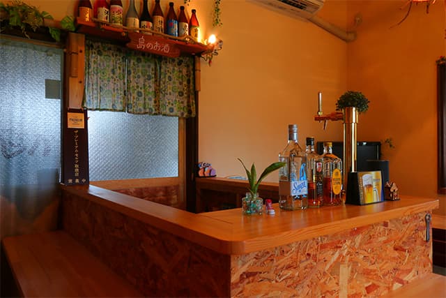 Yu-Yu Cafe & Bar, an Evening Gathering Spot
