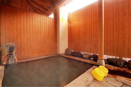 A Milky-White Open-Air Bath with a Hint of Sulfur