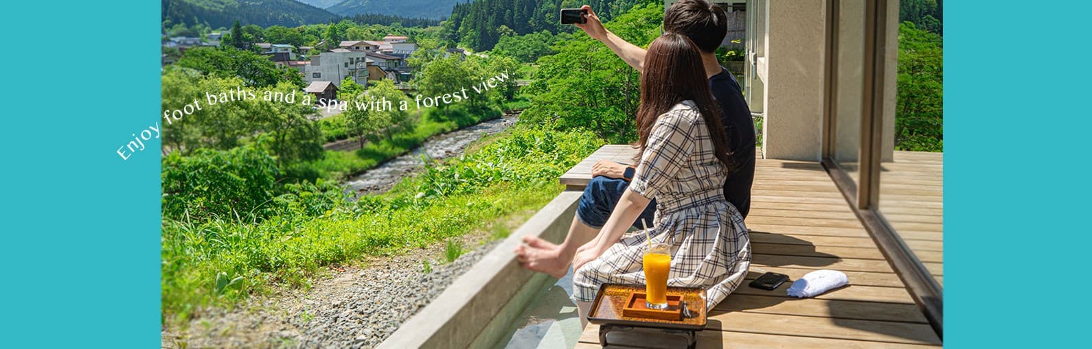 마을을 굽어보는 언덕 위 족욕 카페