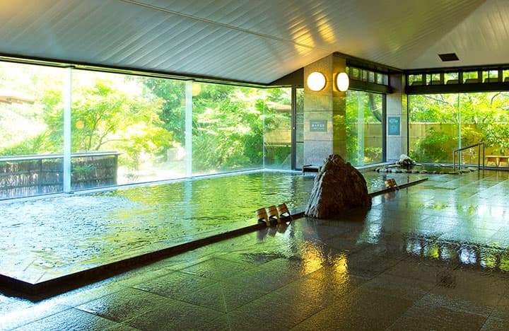 An Open-Air Bath Embraced by the Mountains