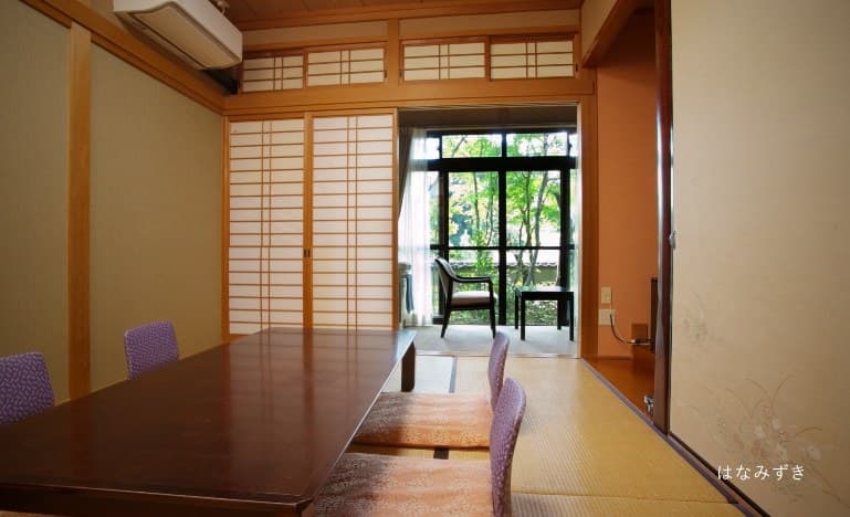 The Detached Room, Okuchidori