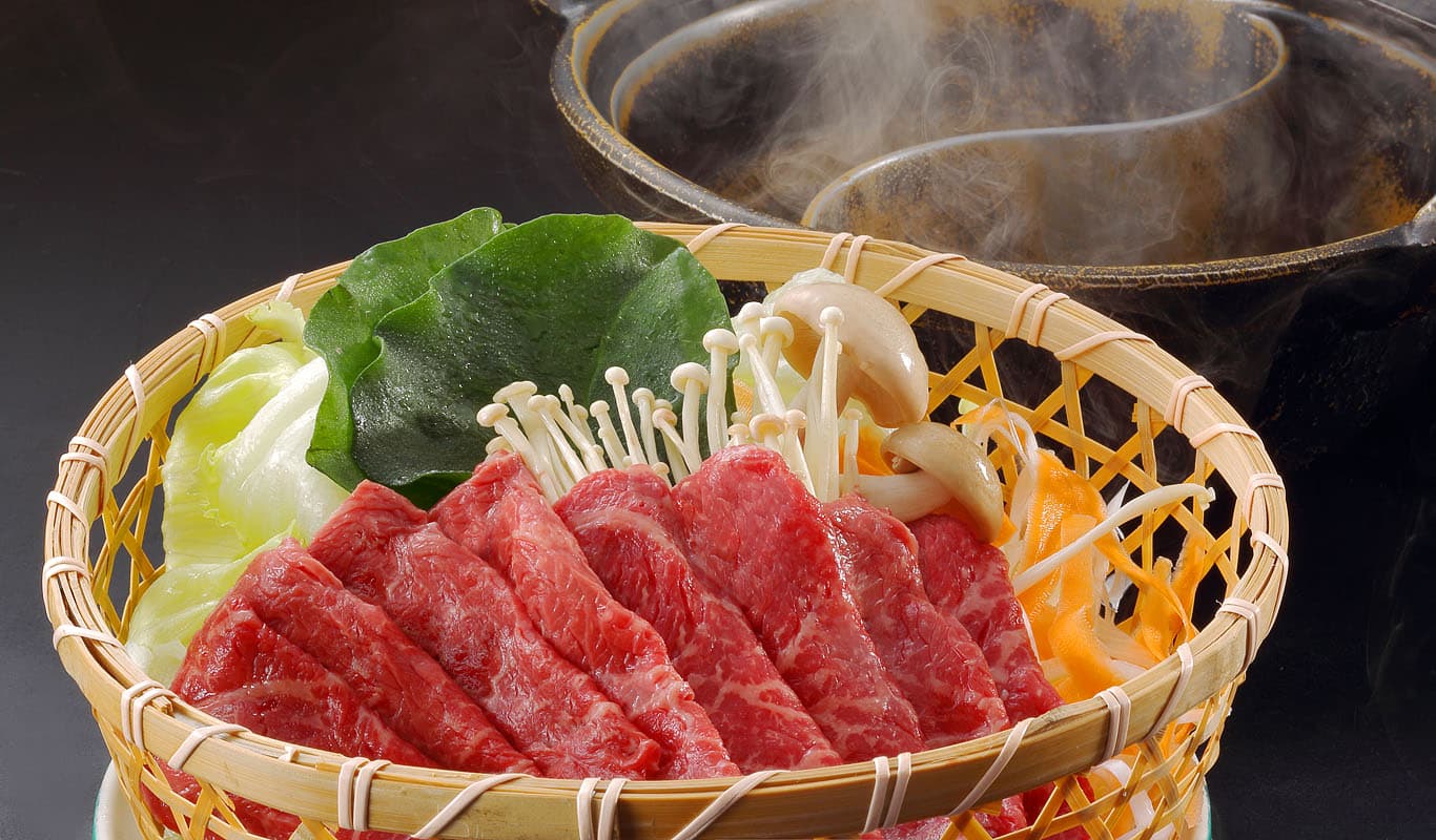 A Hidden Hot Spring 1,300m Above the Clouds