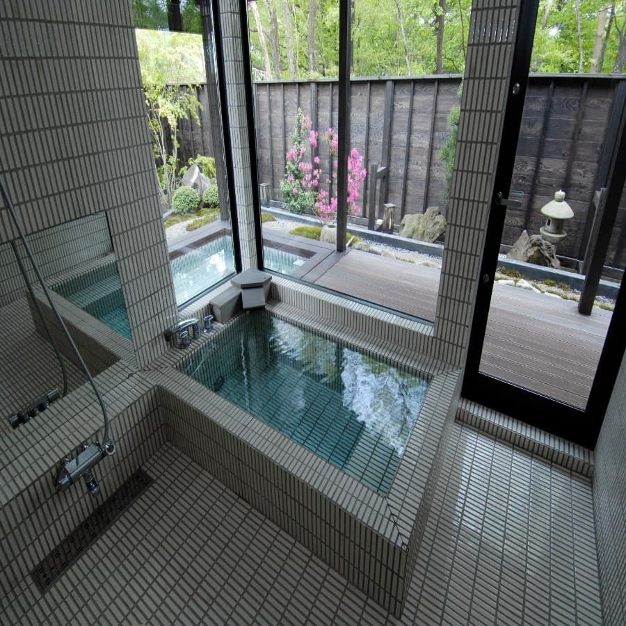 Indoor and Open-Air Baths, Wrapped in Stillness