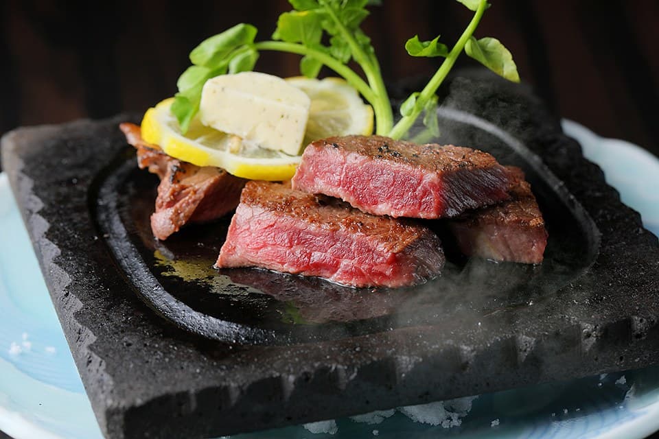 A 9- to 10-Course Kaiseki, Changing by the Month