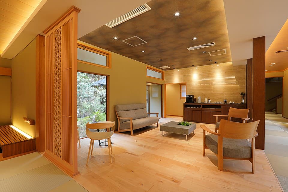 Curated Amenities and Lounge