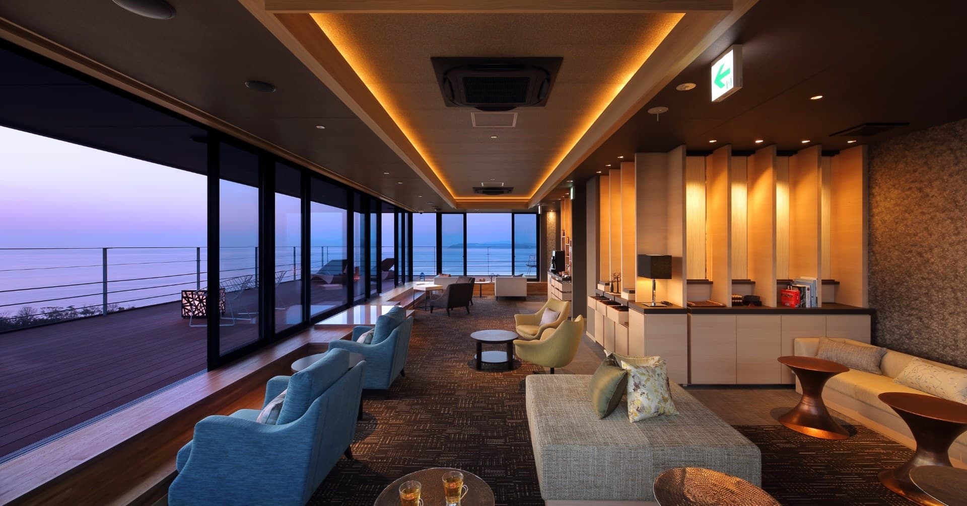 Top-Floor Panorama Lounge & Bar