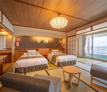 Rooms Embracing the Sea